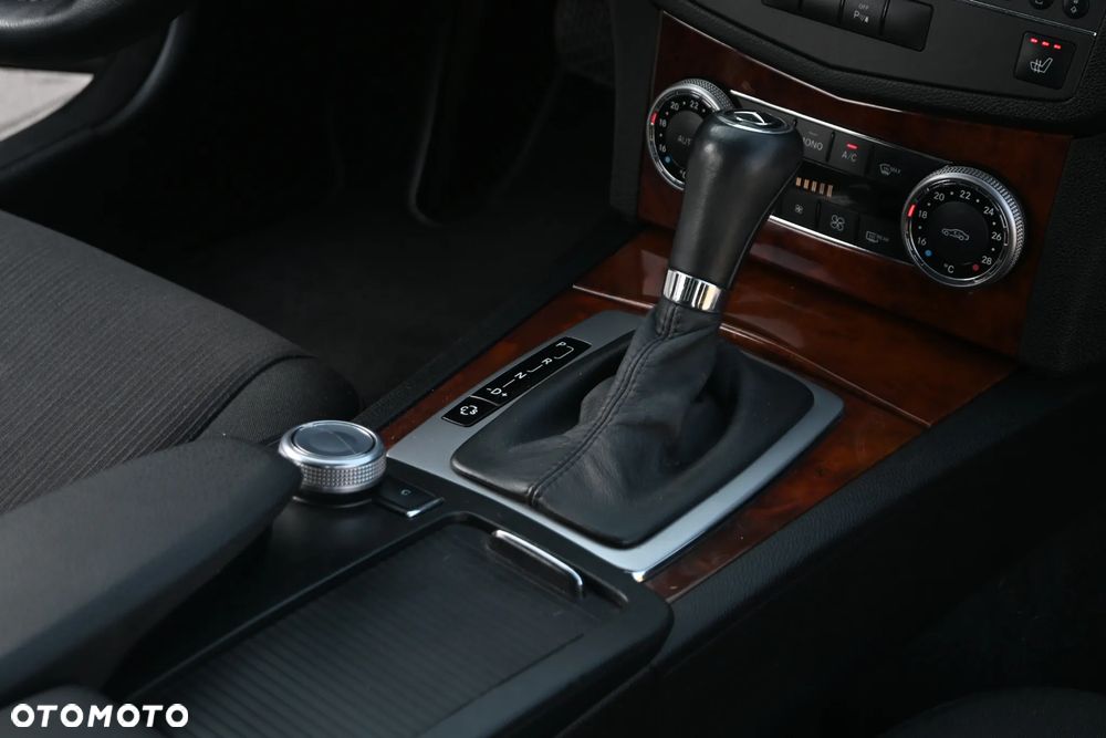 Mercedes-Benz Klasa C 350 CDI DPF 7G-TRONIC BlueEFFICIENCY Avantgarde - 35