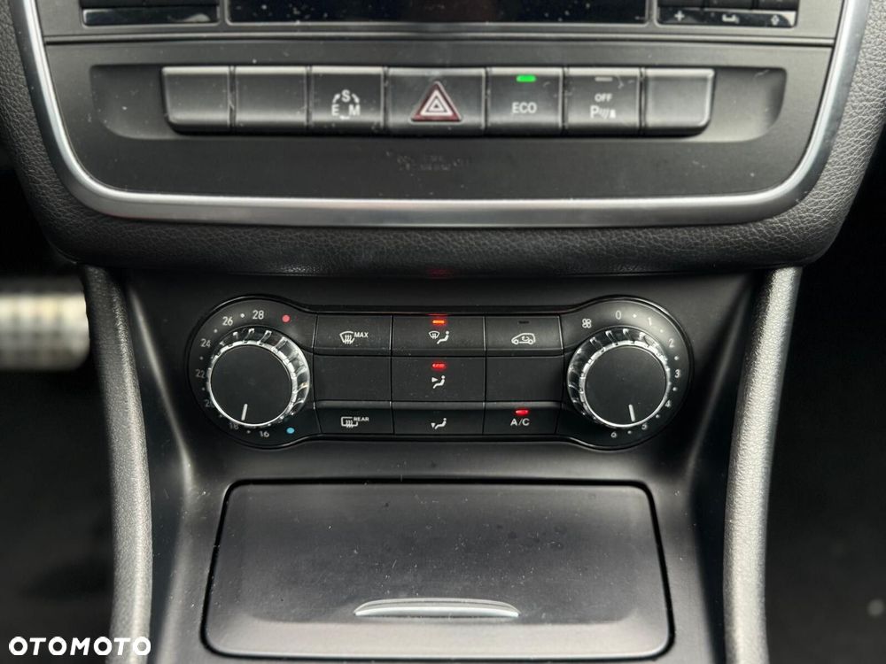 Mercedes-Benz CLA 200 7G-DCT AMG Line - 34