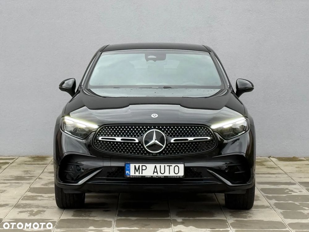 Mercedes-Benz GLC ver-coupe-300-d-mhev-4--matic-amg-line - 2