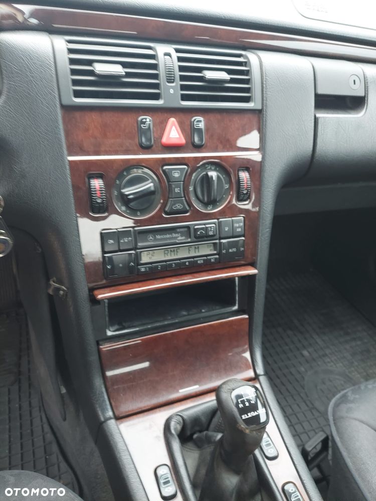 Mercedes-Benz Klasa E 290 TD Elegance - 10