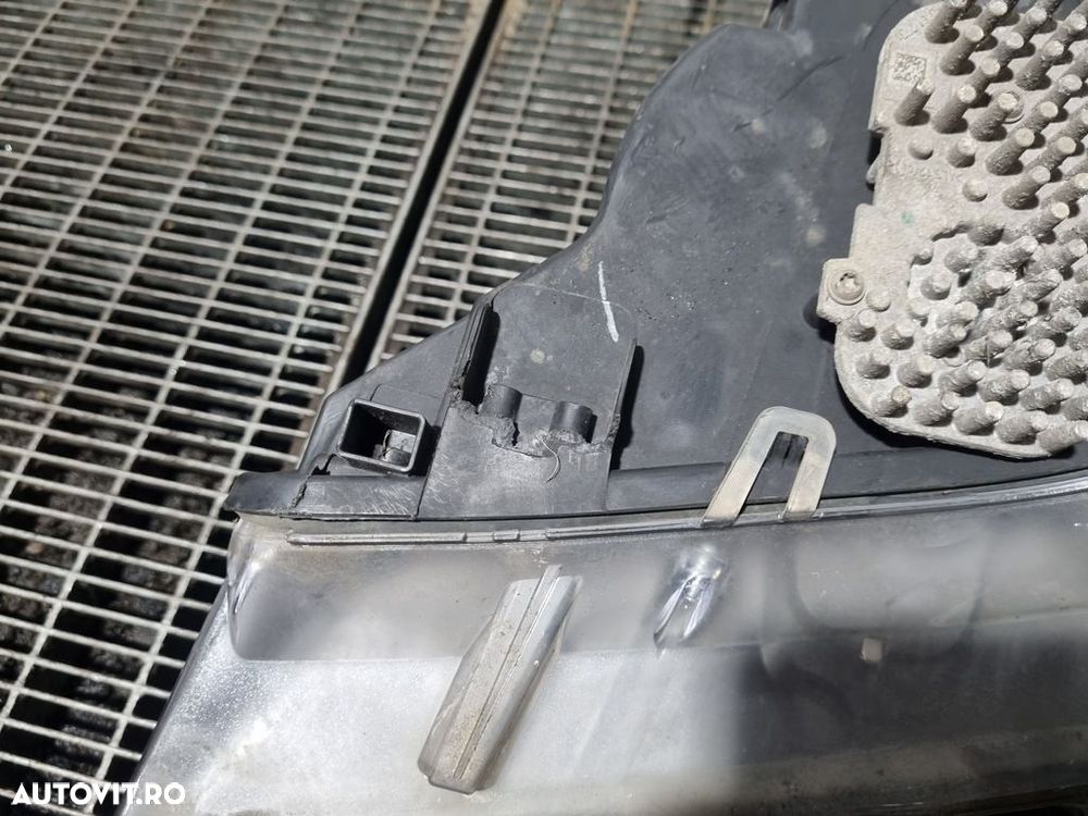 Far Dreapta BMW X5 E70 Facelift 2010 - 2013 SUV 4 Usi (1280) Xenon ADAPTIV prindere rupta - 3