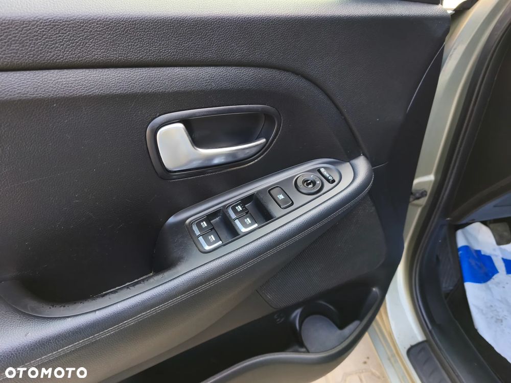 Kia Carens 1.7 CRDi XL 7os - 11