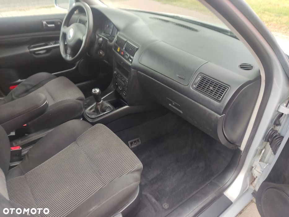 Na części VW Golf IV Silnik Skrzynia Maska Zderzak Drzwi Klapa Szyba - 3