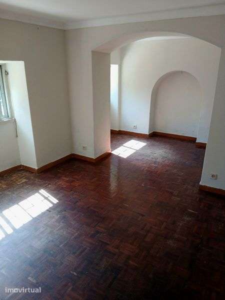 Alugo andar de moradia t2 com 1300 quadrados de terreno - Grande imagem: 3/8