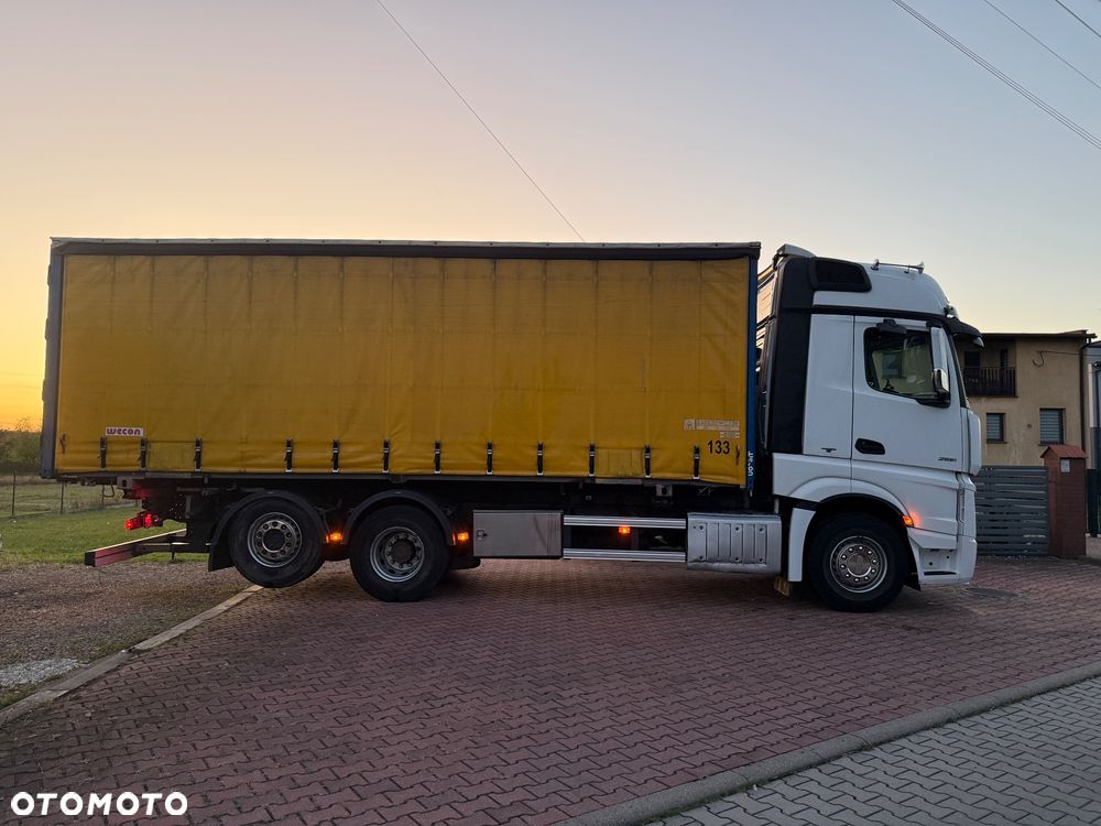 Mercedes-Benz ACTROS MP4 - 6