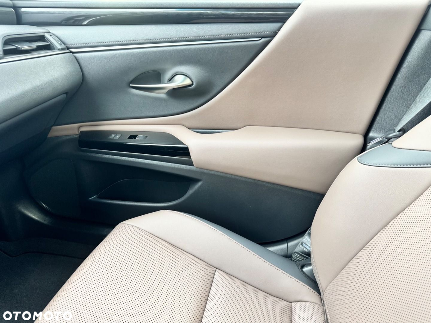 Lexus ES - 20