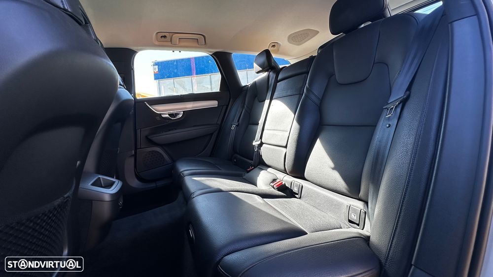 Volvo V90 2.0 B4 Momentum Plus Geartronic - 25