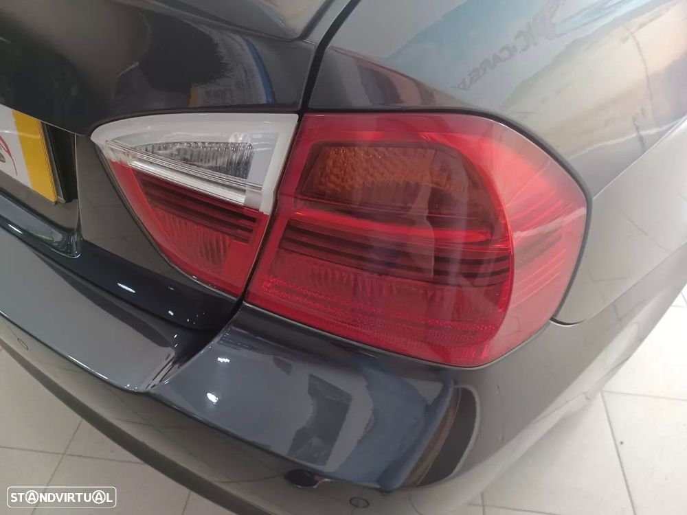 BMW 318 d — fotografia 30