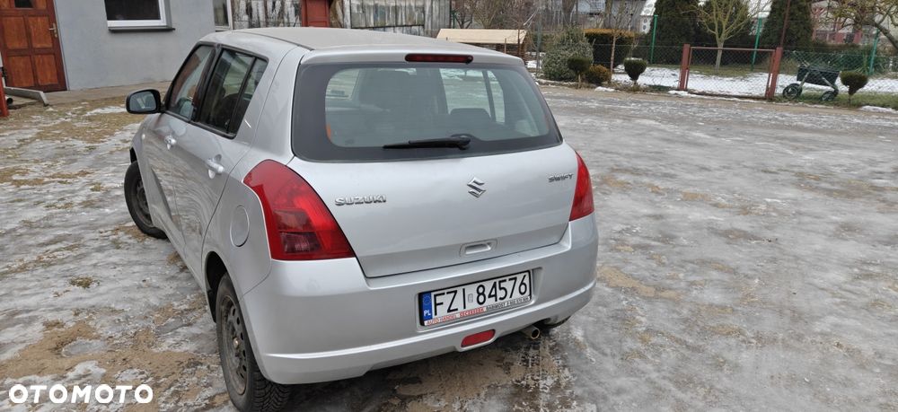 Suzuki Swift - 4