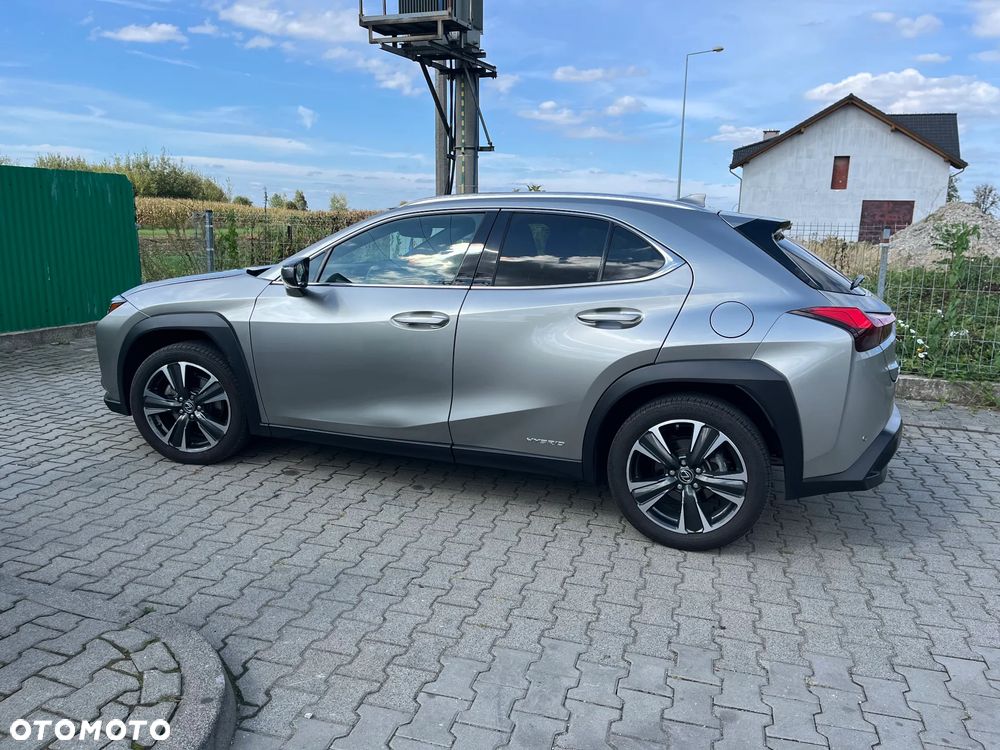 Lexus UX - 5