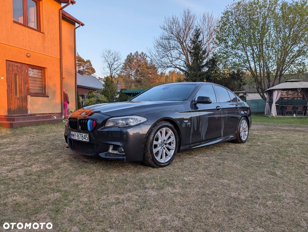 BMW Seria 5 550i - 8