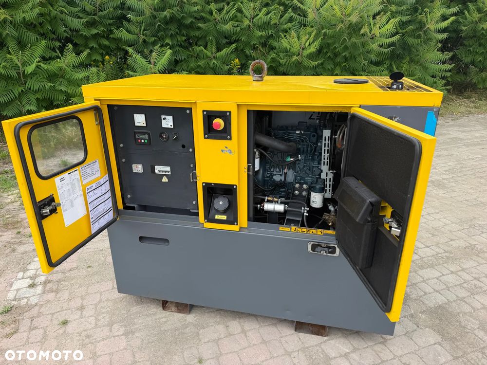 Atlas Copco QES 9 Agregat Prądotwórczy Generator prądu Wyciszony.  2018 rok. Silnik KUBOTA 3 cylindry. Agregat do pracy ciągłej. 2 x 400 VOLT oraz 230. Agregat w Bardzo ładnym stanie jak z Salonu. Sprowadzony z Norwegii. Agregat posiada bardzo dużo zabezpieczeń prądowych. Bezpieczna maszyna! Prądnica MECCALTE ECP3 1L4 najlepsza marka światowa! OKAZJA TANIO Profesjonalny przemysłowy sprzęt! Dokumenty inst. obsługi - 6