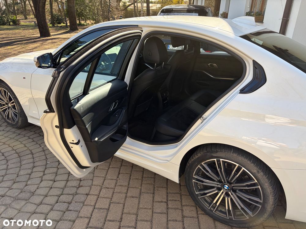 BMW Seria 3 318d M Sport - 23