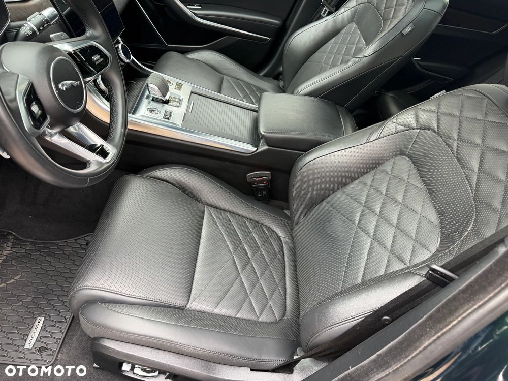 Jaguar XF D200 R-Dynamic S - 32