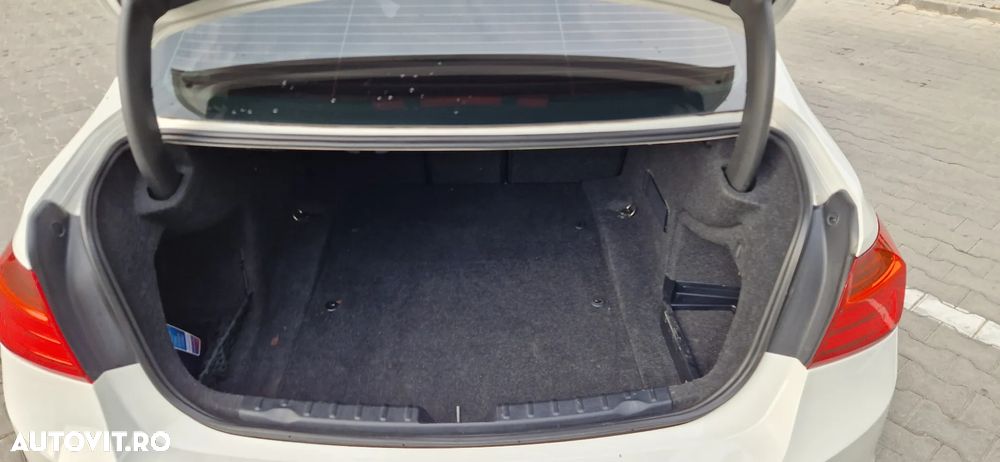 BMW Seria 3 320d DPF Aut. Edition Exclusive - 15