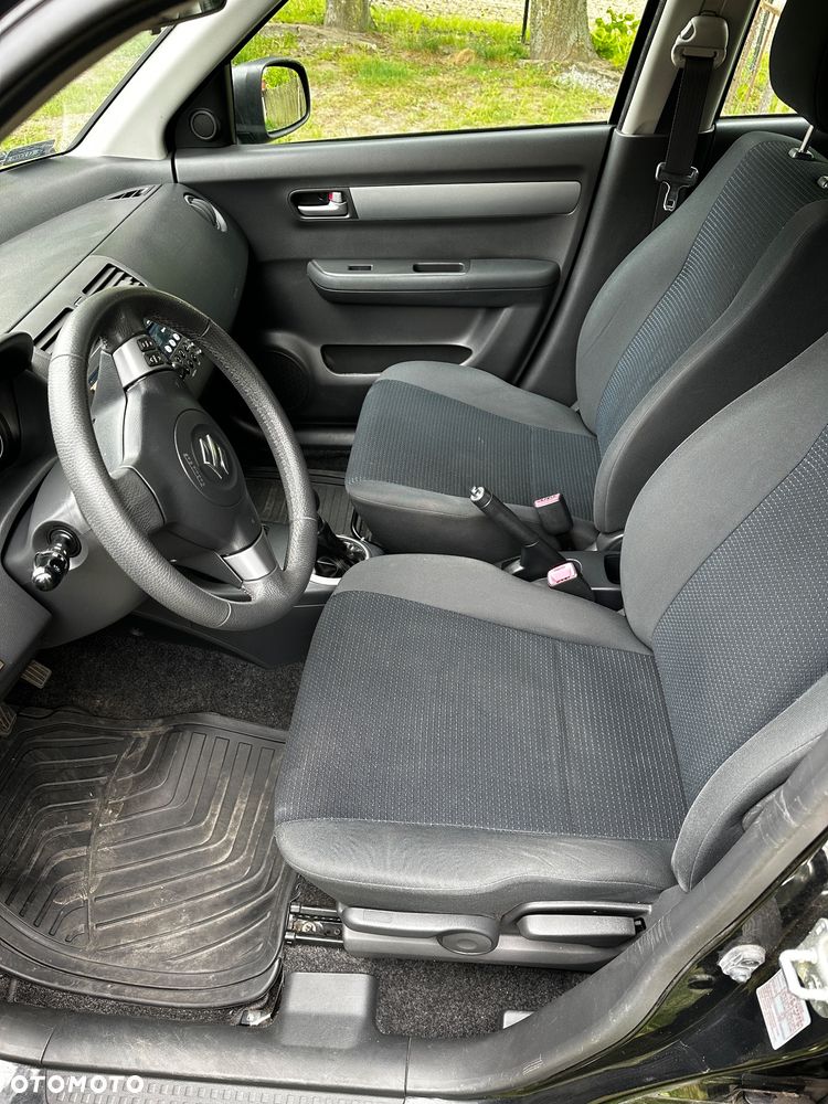 Suzuki Swift - 4
