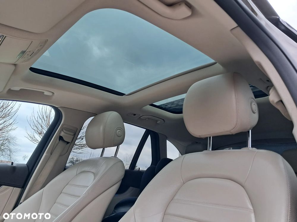 Mercedes-Benz GLC 250 4Matic 9G-TRONIC AMG Line - 11