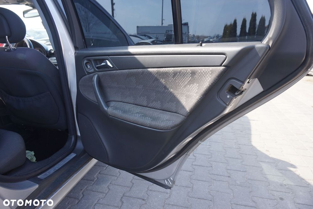 DRZWI TYLNE PRAWE C-KLASA W203 KOMBI 744  SREBRNY MERCEDES 2000-2007 - 6
