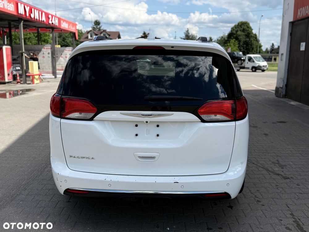 Chrysler Pacifica - 3