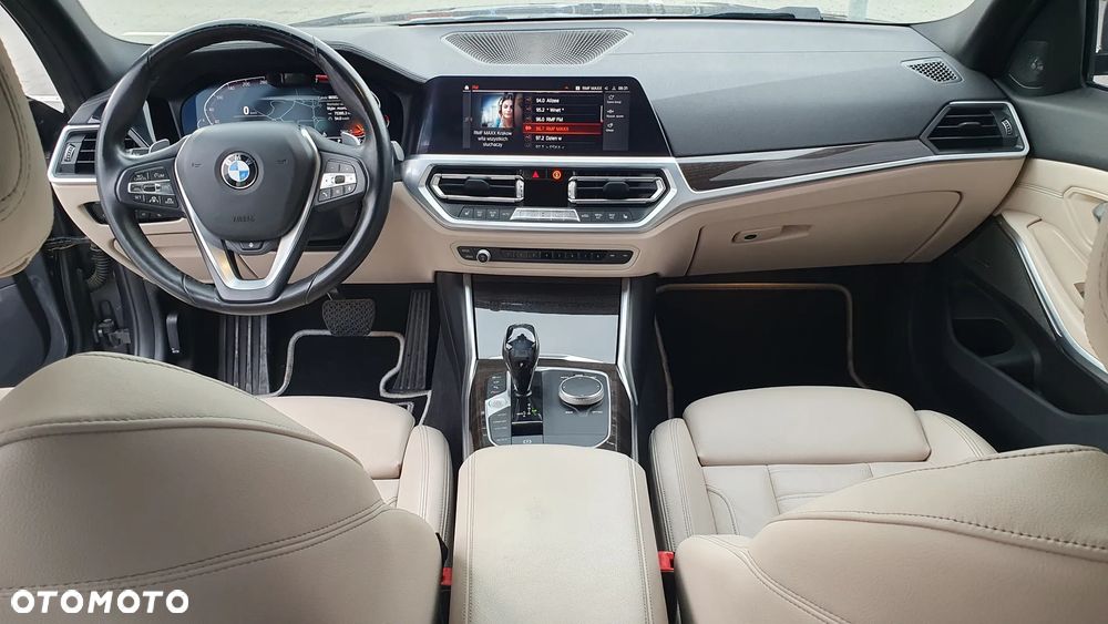 BMW Seria 3 330i xDrive Luxury Line sport - 17