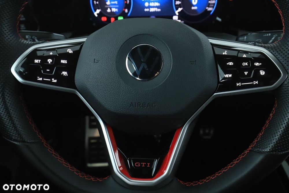 Volkswagen Golf - 10