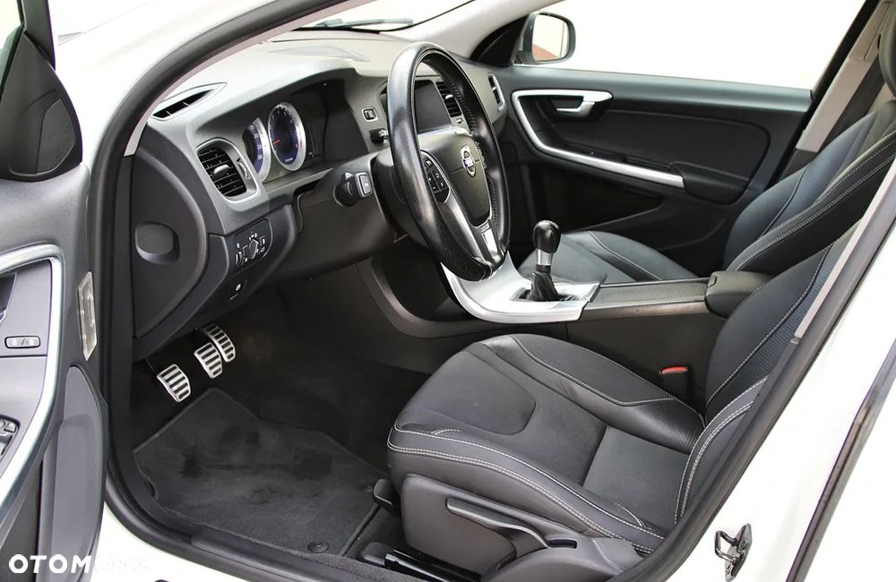 Volvo V60 2.0T R-Design - 19