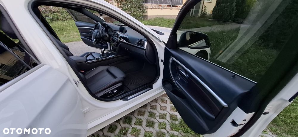 BMW Seria 3 330i Sport Line - 27
