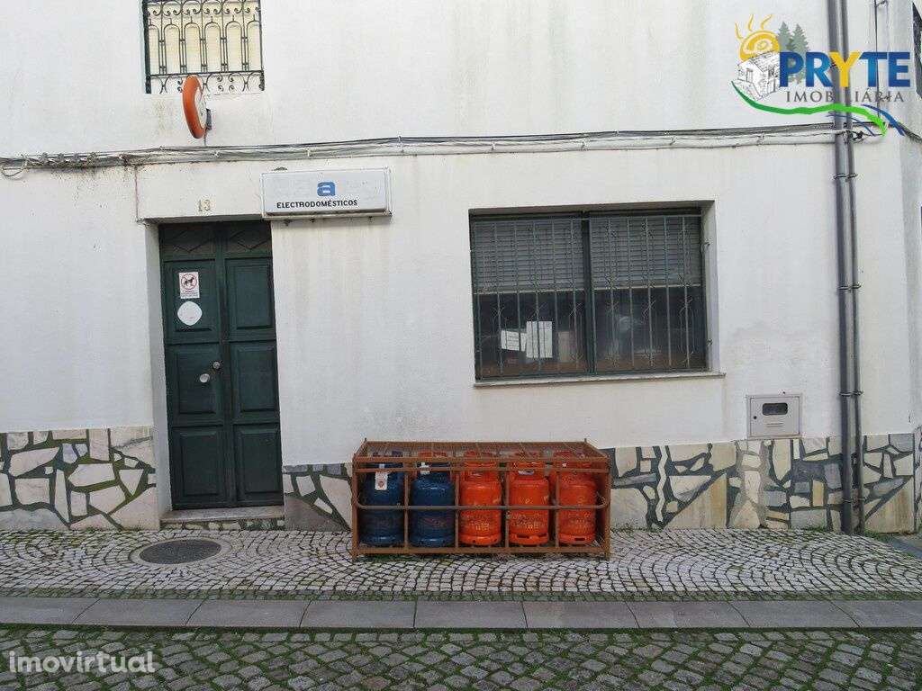 Bloco habitacional e comercial situado em Sobreira Fromosa - Grande imagem: 3/32