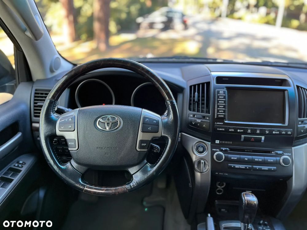 Toyota Land Cruiser - 25