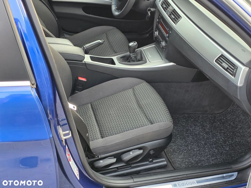 BMW Seria 3 320d - 24