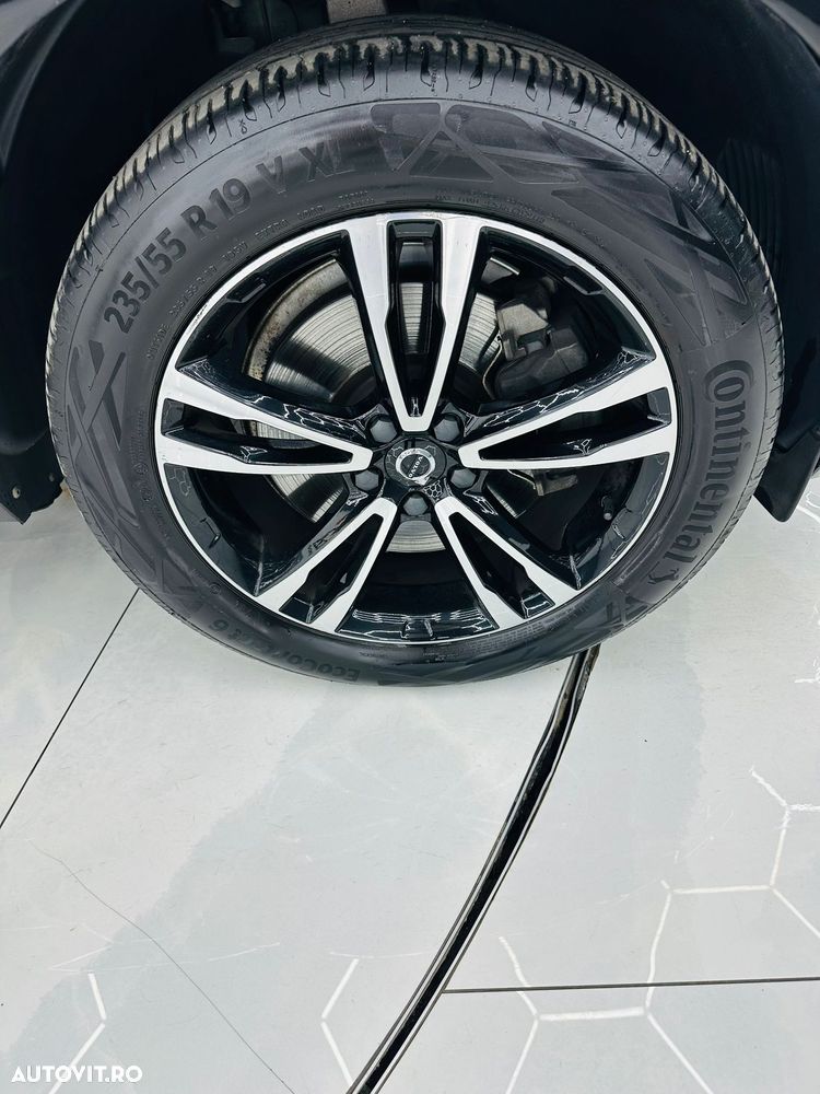 Volvo XC 60 B4 MHEV AT8 FWD Momentum Pro - 10