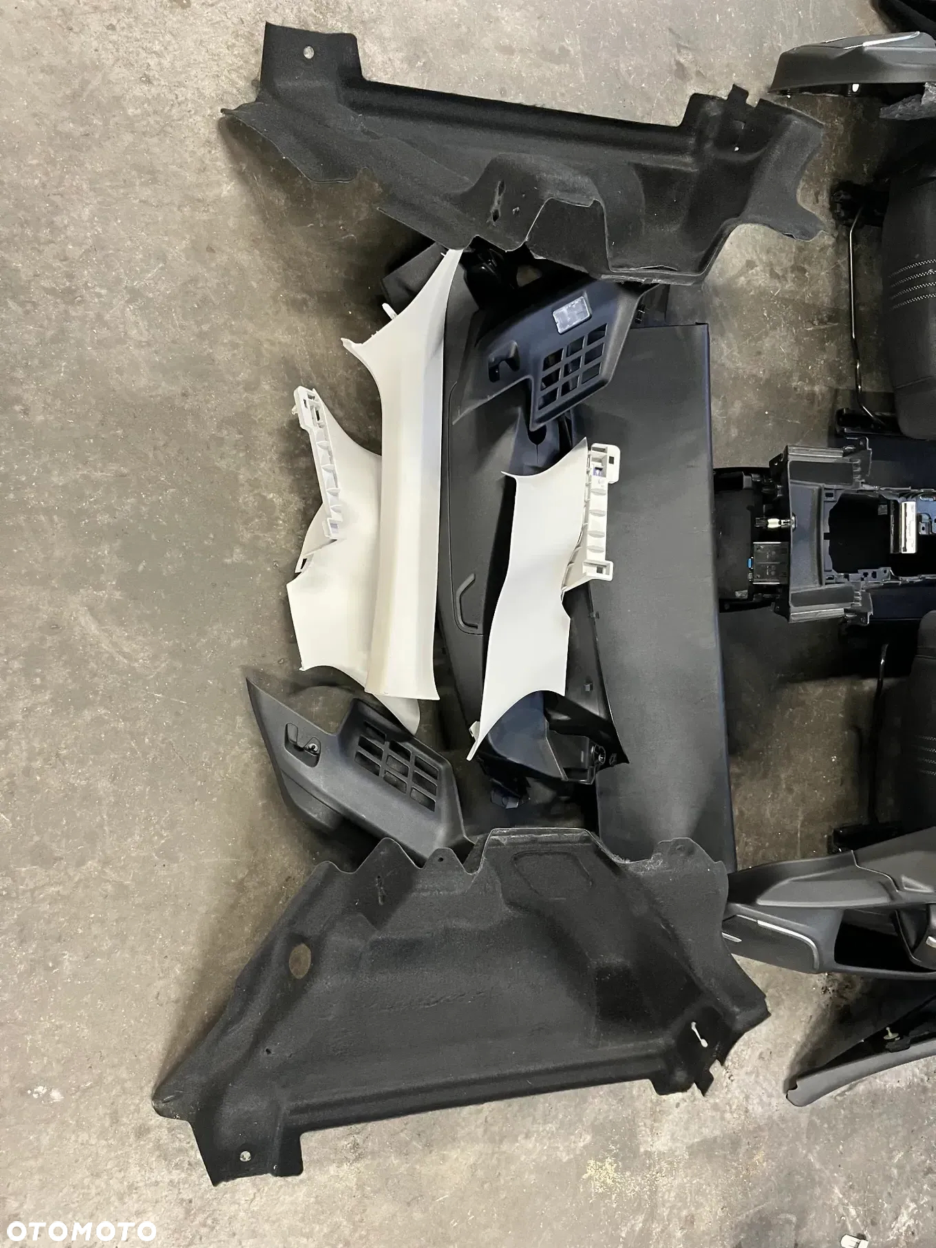 Fotele GT LINE komplet przekładka VAN Renault Megane IV - 2