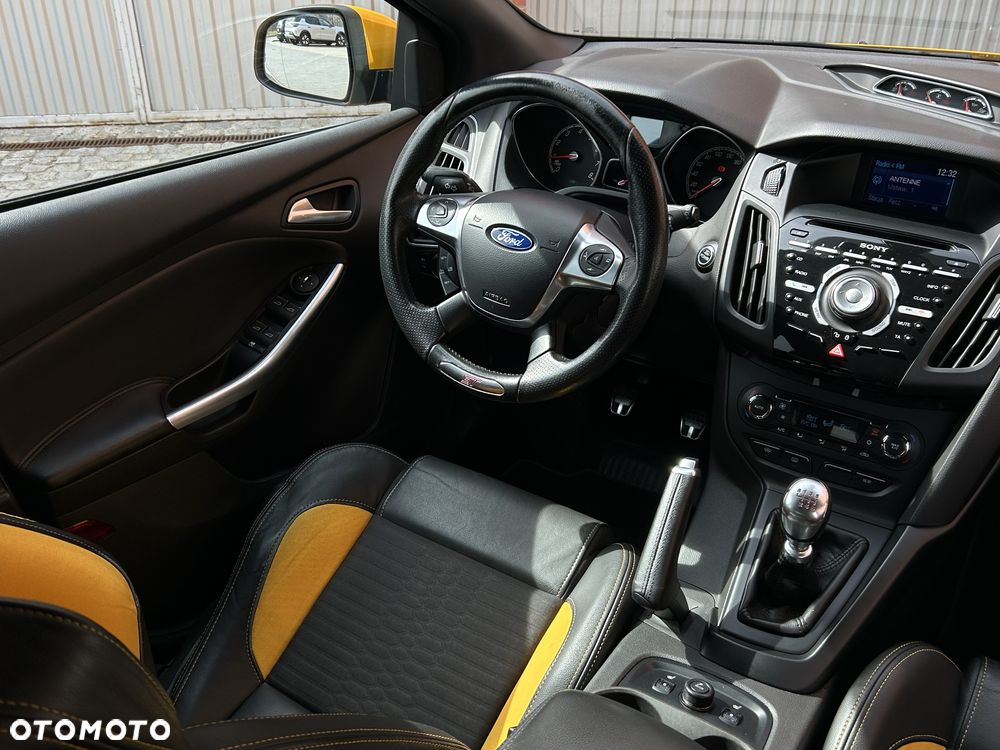 Ford Focus 2.0 EcoBoost ST mit Leder-Sport-Paket - 10