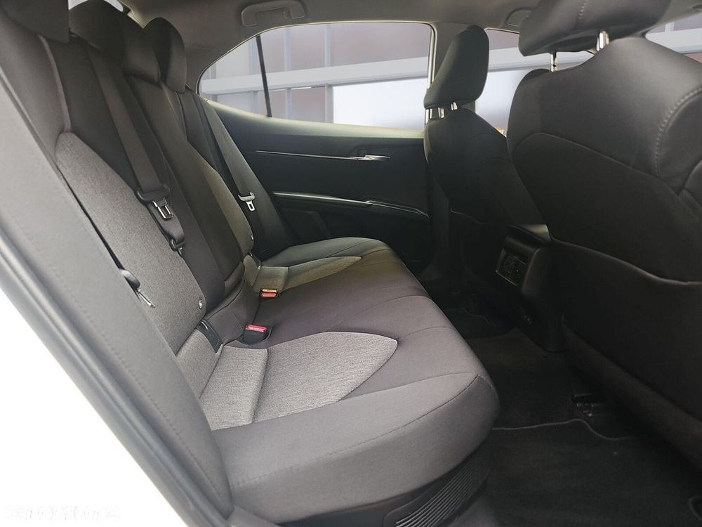 Toyota Camry 2.5 Hybrid Comfort CVT - 12