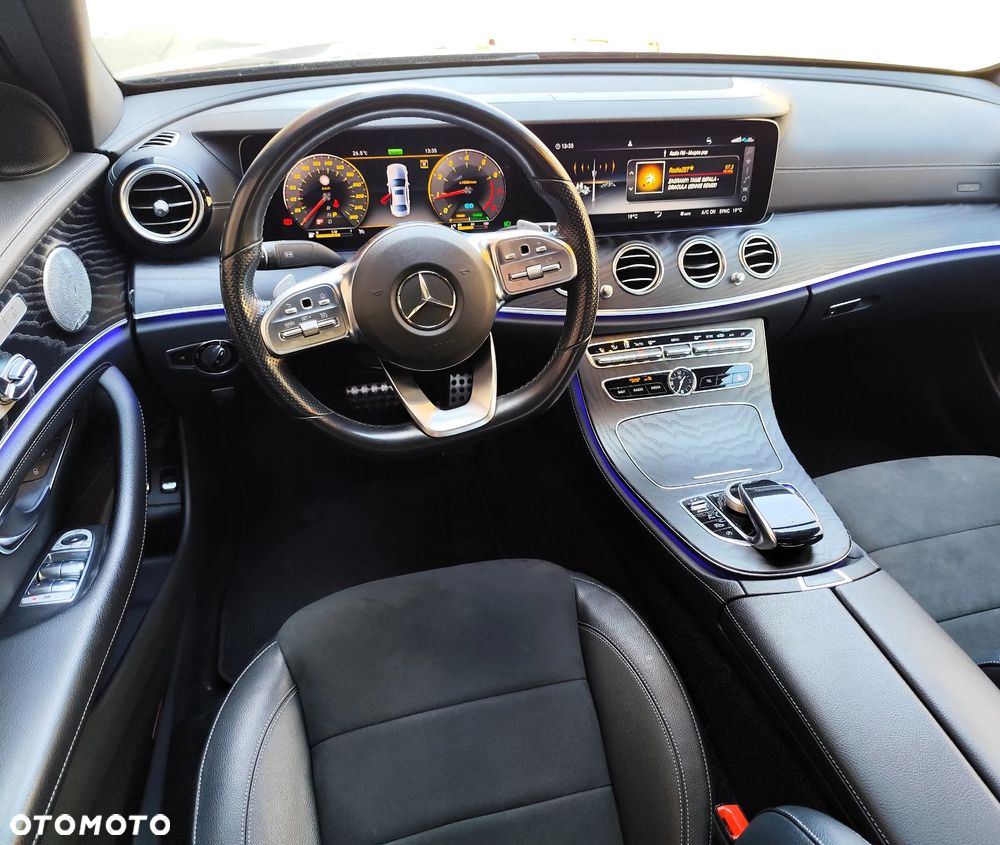 Mercedes-Benz Klasa E 300 9G-TRONIC AMG Line - 12