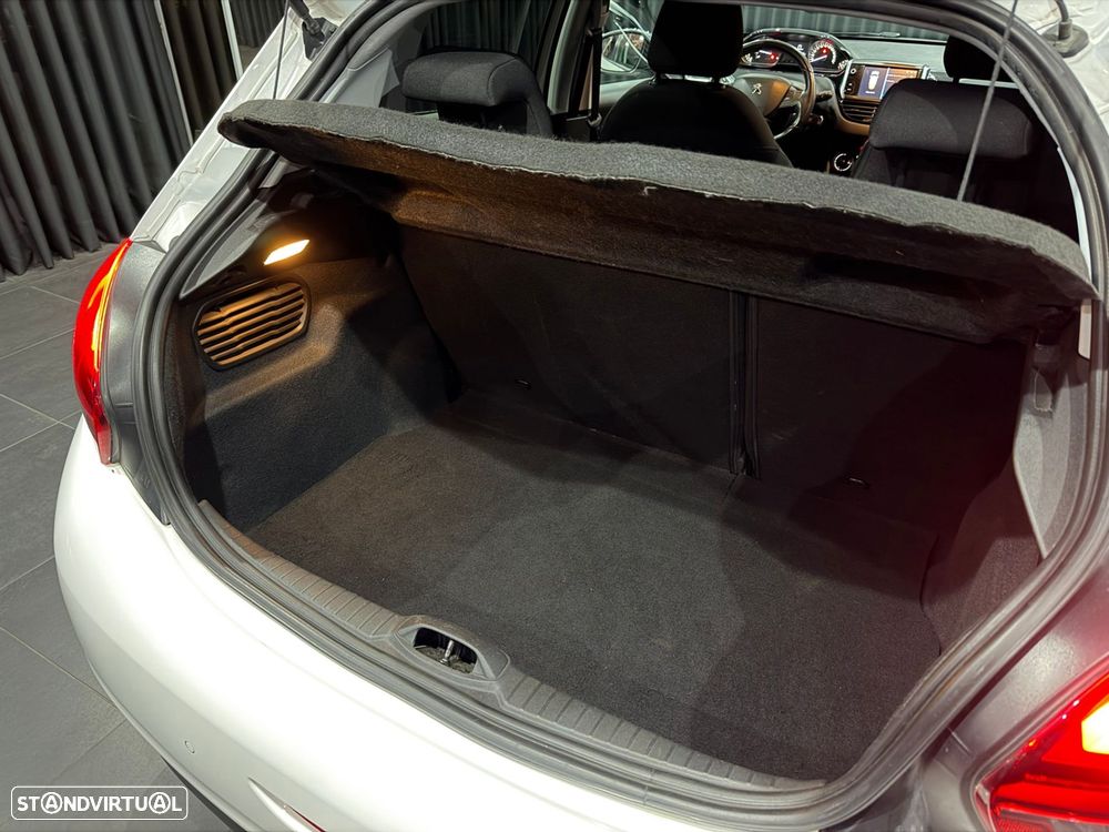 Peugeot 208 1.6 e-HDi SE Style - 34