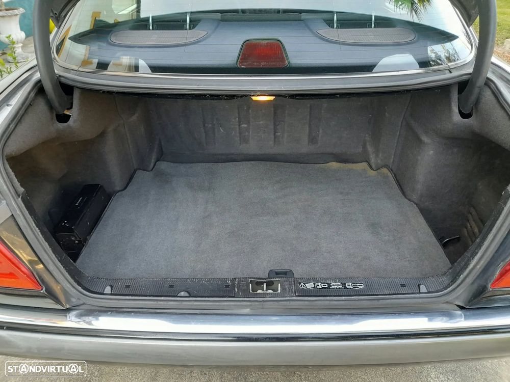 Mercedes-Benz E 200 - 4