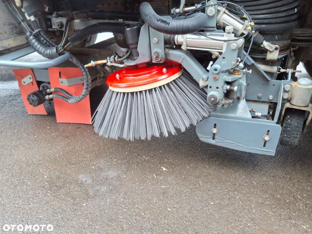 Mercedes-Benz Axor 1829 Zamiatarka BUCHER OptiFant 70 2 Silniki Karcher Wysokiego Ciśnienia Szczotki L/R Listwa Ciśnieniowa + Lanca Eunited PM10 - 9