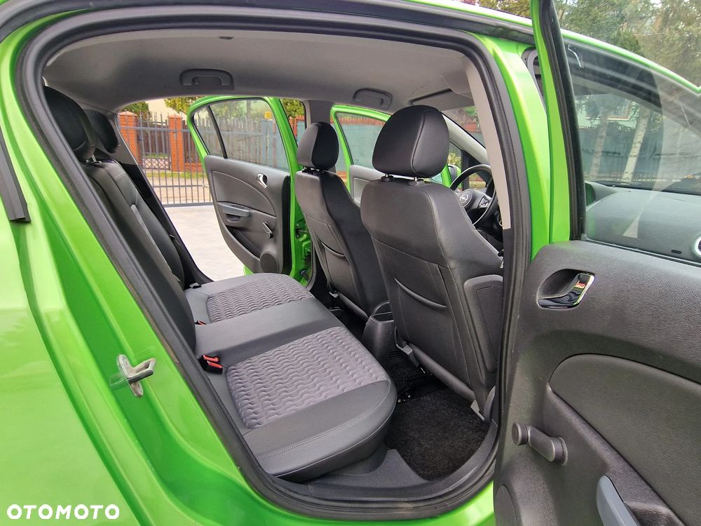 Opel Corsa 1.4 16V Cosmo - 8