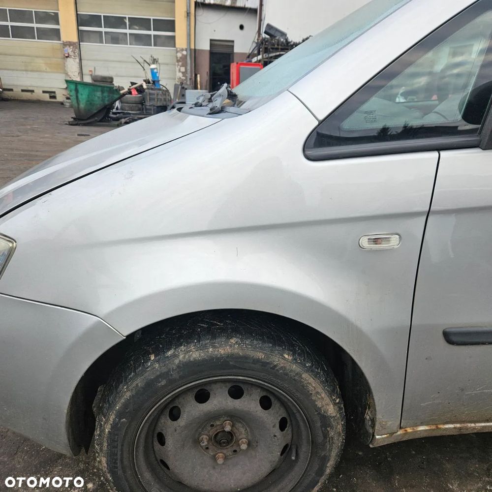 błotnik / przód prawy lewy  / Fiat Idea (lak. Grigio steel  kod:. 647) - 2