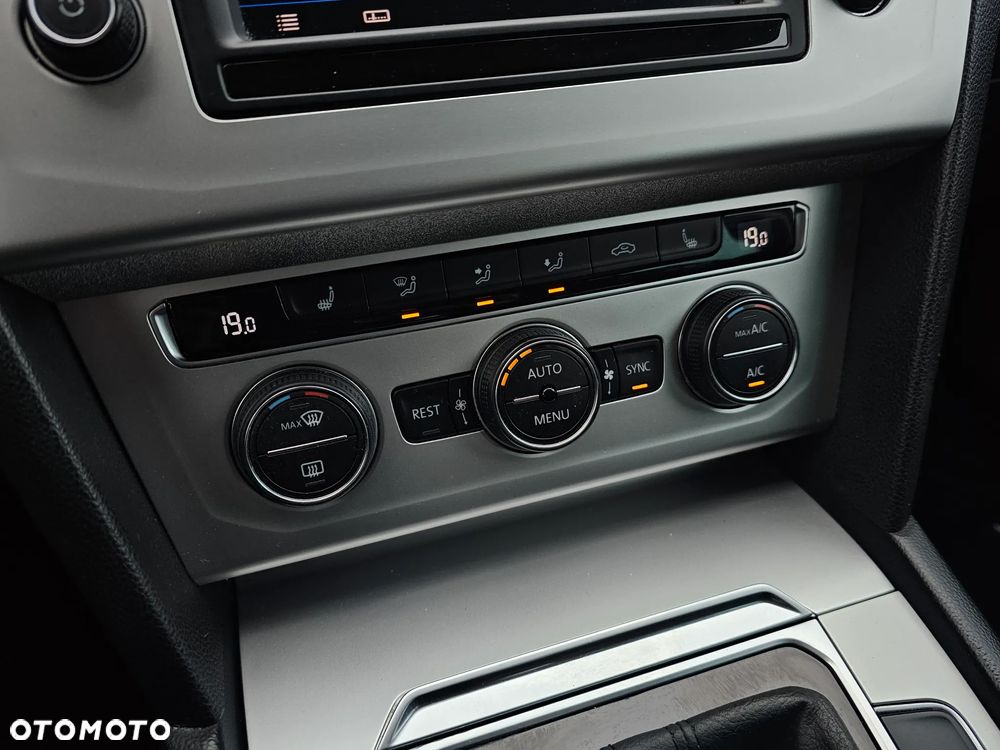 Volkswagen Passat Variant 2.0 TDI DSG (BlueMotion Technology) Comfortline - 33