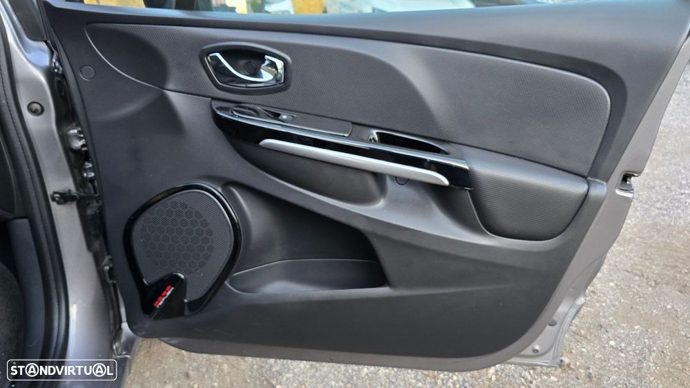 Renault Clio Sport Tourer - 40