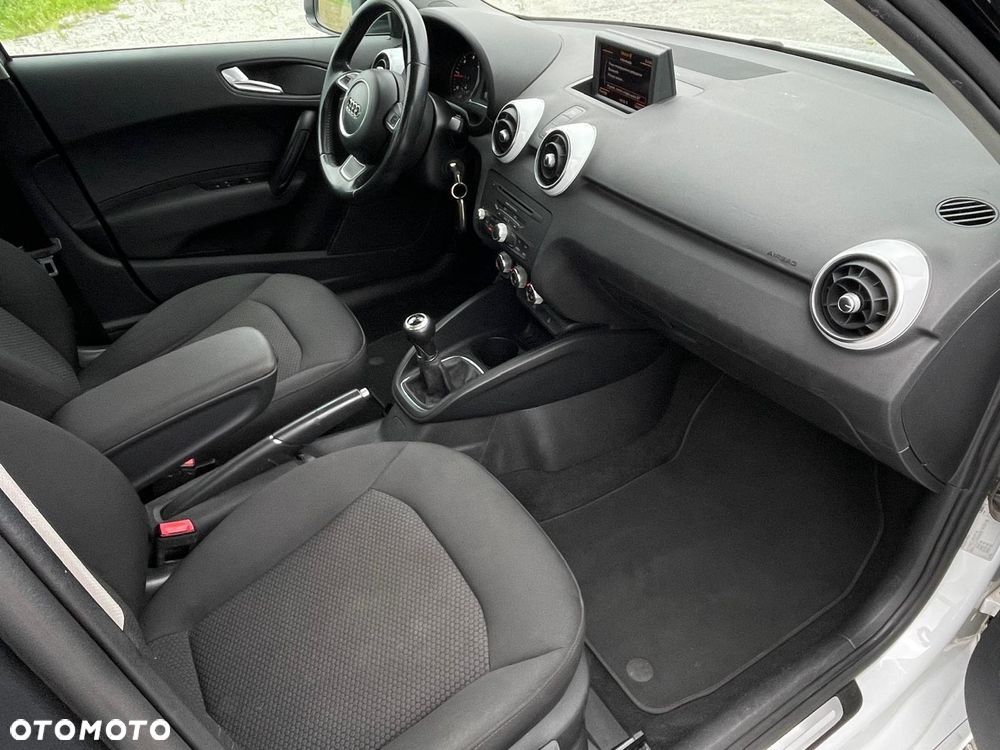 Audi A1 Sportback 1.6 TDI S line edition - 12