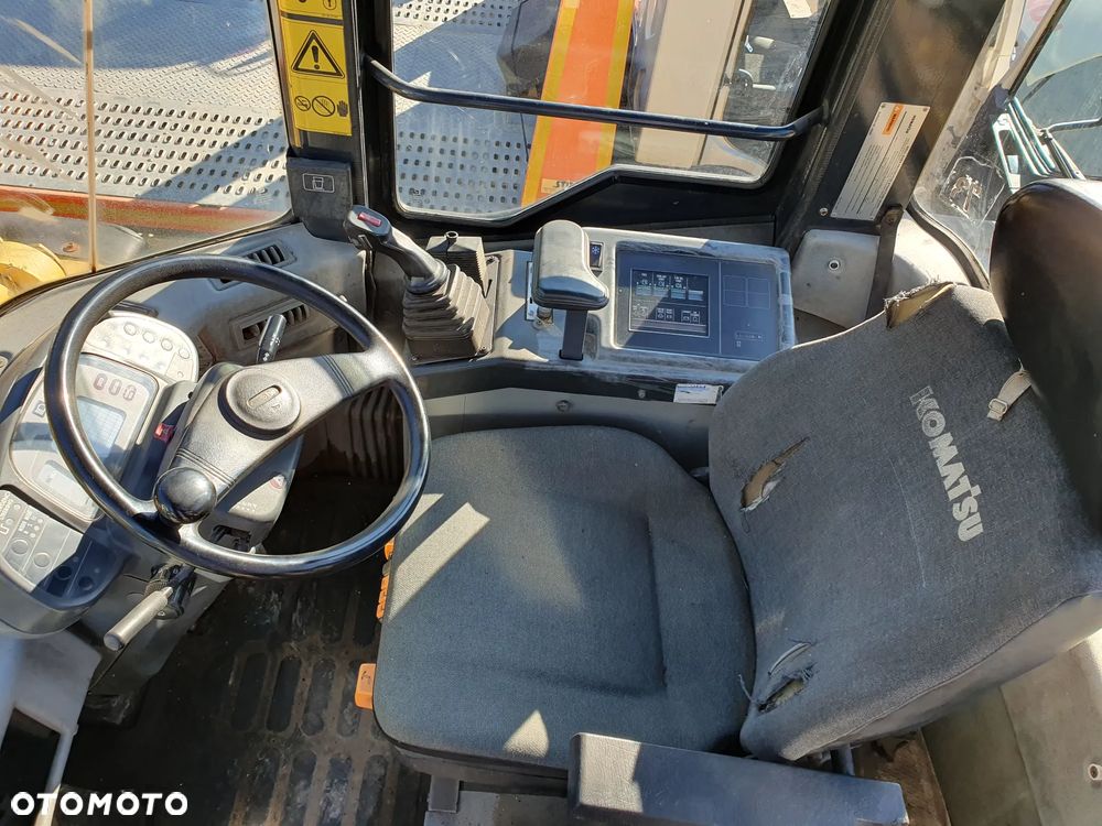 Komatsu WA 320-3H - 16