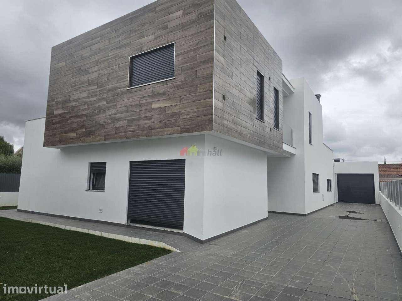 Moradia T5 isolada com 4 suítes, piscina, garagem e jardim - Grande imagem: 3/36