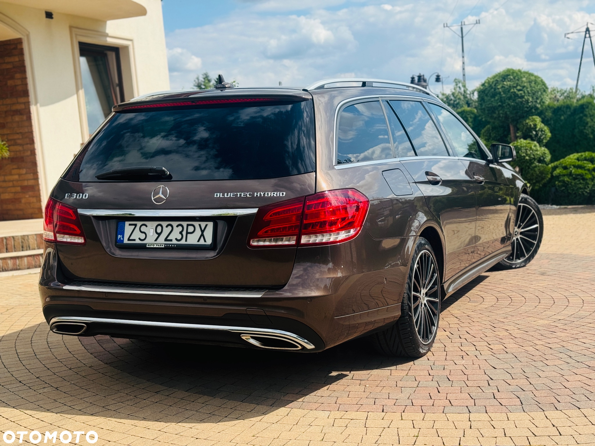 Mercedes-Benz Klasa E 300 T BlueTEC HYBRID 7G-TRONIC Avantgarde - 33
