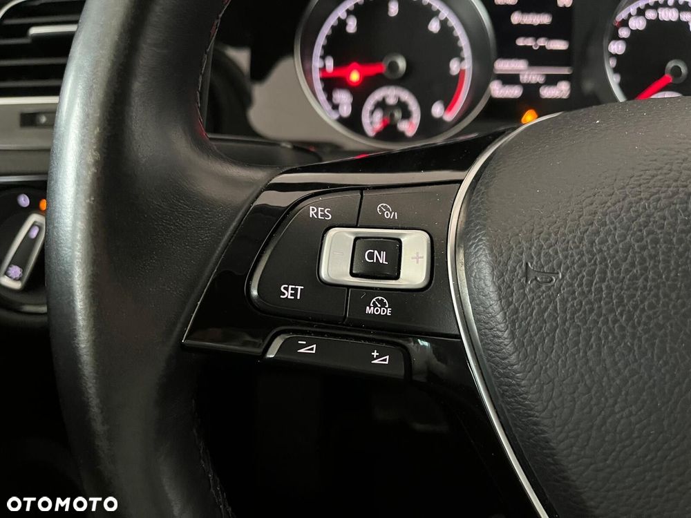 Volkswagen Golf 1.6 TDI Highline - 25