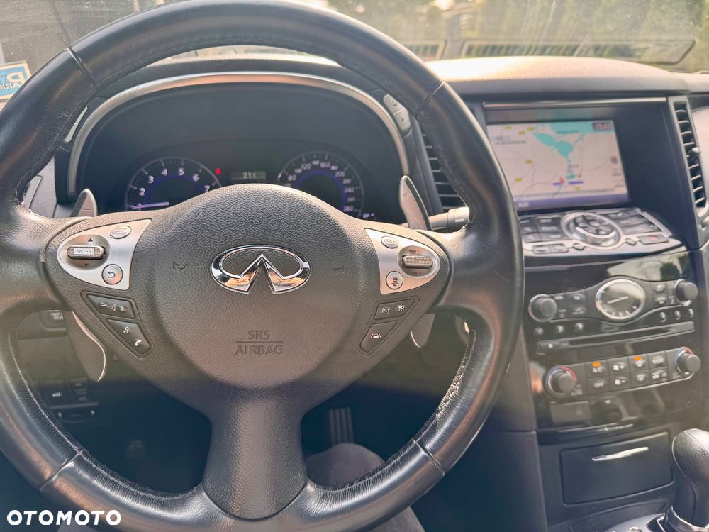 Infiniti QX70 3.7 S Design - 18