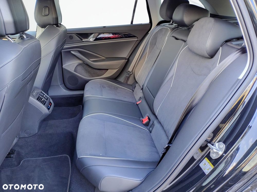 Volkswagen Passat Variant 2.0 TDI EVO Elegance DSG - 12