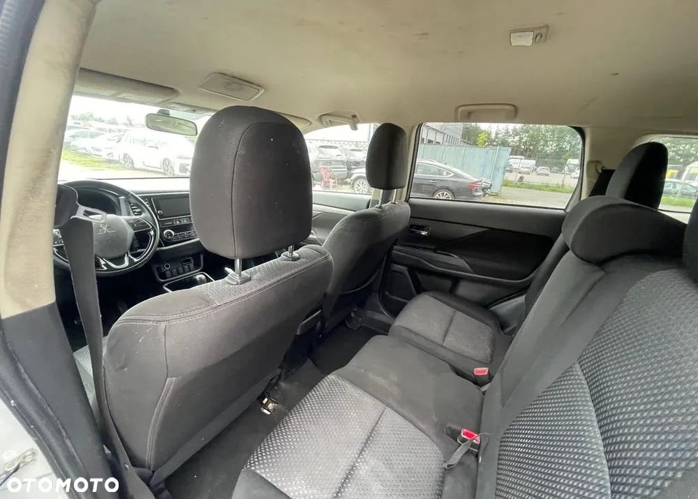 Mitsubishi Outlander 2.4 4WD CVT Instyle - 15